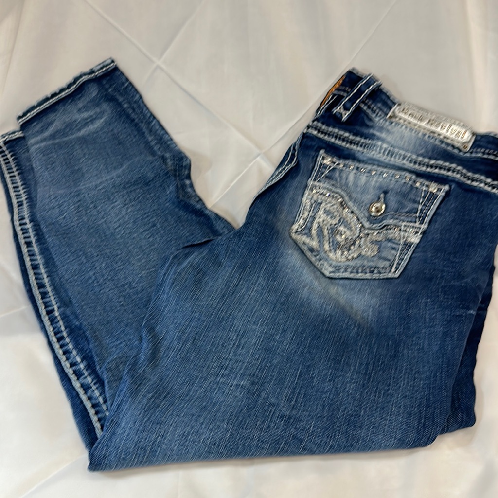 Rock Revival, Sundee Easy Skinny Size 33 Missing The Button